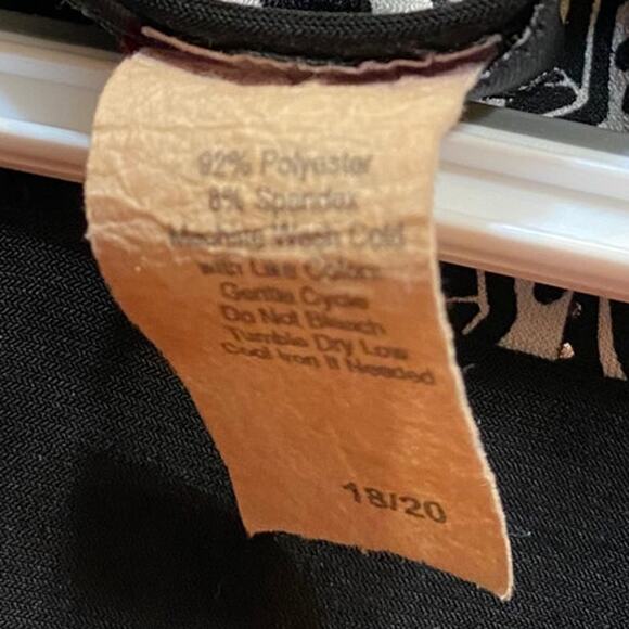 Hourglass Black Floral Dress Deep V-Neck Sz 18/20 Y2K Dramatic Waist Detail - Picture 6 of 7